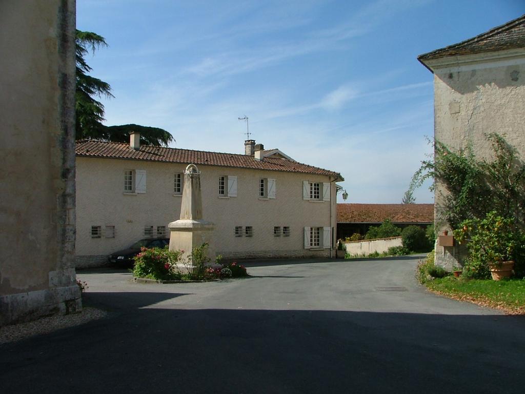 Le Petit Lavoir Saint-Paul-Lizonne Екстер'єр фото